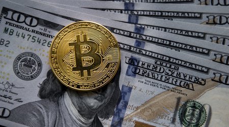 Курс биткойна впервые в истории превысил 100 тыс. долларов