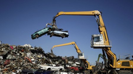 В Азербайджане с ноября на утилизацию принято 11 автомобилей