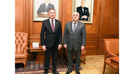 Əli Əsədov Fuat Oktayla görüşüb