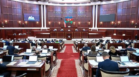 Началось пленарное заседание Милли Меджлиса
