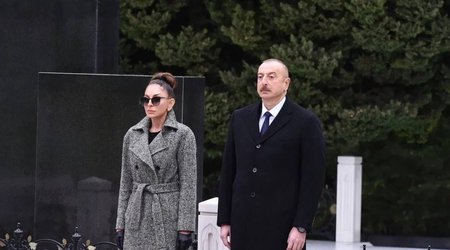 Prezident və birinci xanım Heydər Əliyevin məzarını ziyarət edib