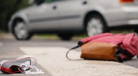 В Баку 18-летнюю девушку сбил автомобиль