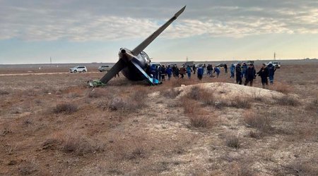 МЧС Казахстана: На борту потерпевшего крушение в Актау самолета находились 69 человек