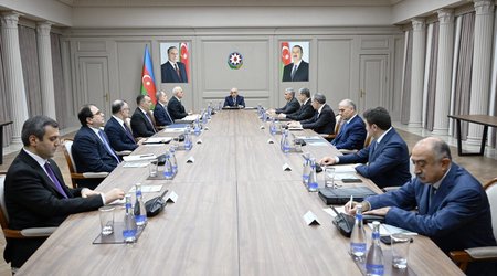 Təyyarə qəzası ilə bağlı yaradılmış Dövlət Komissiyasının iclası keçirilib