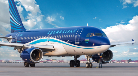 Самолет AZAL, выполнявший рейс Баку-Минводы, экстренно вернулся в аэропорт вылета