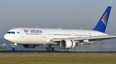 Almatıdan Antalyaya uçan təyyarə Aktauda təcili eniş edib