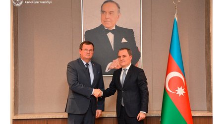 Ceyhun Bayramov Belarus səfirini qəbul edib