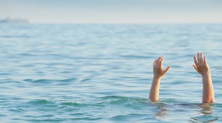 В Индонезии более 10 школьников унесло в море во время купания