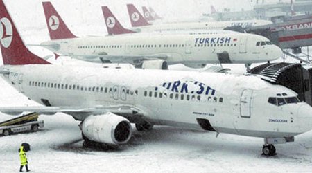 İstanbulda uçuşların əksəriyyəti təxirə salınıb