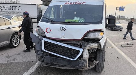 Türkiyədə məktəb avtobusu qəzaya düşüb, yaralılar var