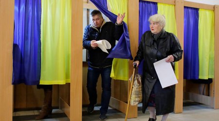 Ukranya Trampla ölkədə seçkilərin keçirilməsini müzakirə edə bilər