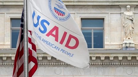 США возобновили часть помощи зарубежным странам