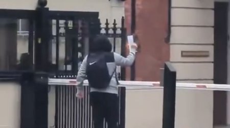 Türkiyənin Londondakı konsulluğunun qarşısında Quran yandırılıb- VİDEO
