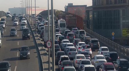 В Баку в направлении станции метро «Кёроглу» затруднено движение транспорта