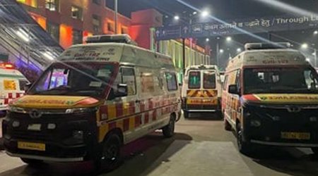 Hindistanda dəmiryolu vağzalında izdiham yaşanıb, 18 nəfər ölüb