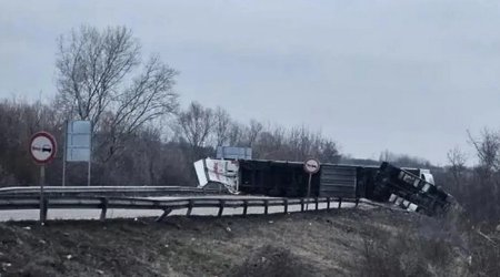В Болгарии при столкновении автобуса с фурой погибли четыре человека