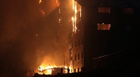 У здания "Крокуса" начали возводить знак в память о жертвах теракта