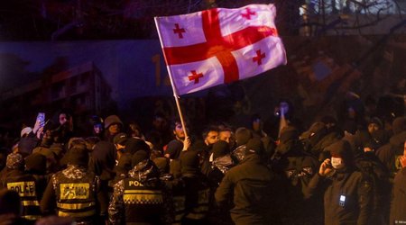 Массовые штрафы протестующим в Грузии