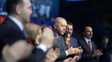 Ərdoğan yenidən AKP başqanı seçilib