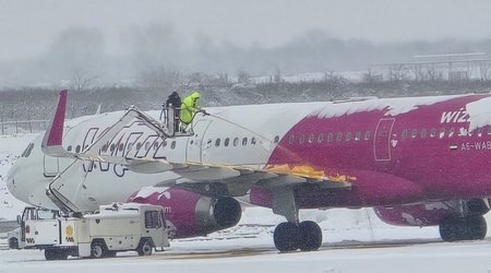 Из-за снегопада поврежден козырекнад центральнымвходомаэропорта Батуми