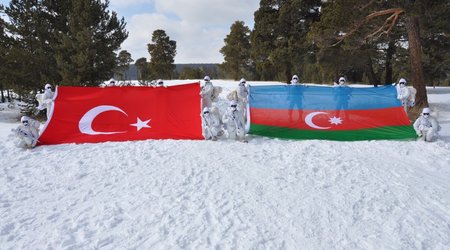 Азербайджан и Турция провели совместные военные учения