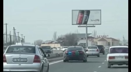 В Армении водитель машины с флагом Азербайджана доставлен в полицию