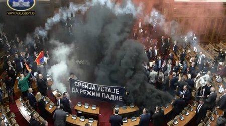 Serbiyada deputatlar dava ediblər