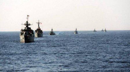 İranın Fars körfəzində gəmi yanıb