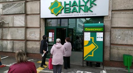 Россиянам массово заблокировали счета