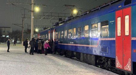 В Казахстане из-за закрытых трасс пассажирам будут организованы места в поездах