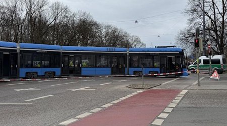 Münxendə məktəb avtobusu tramvayla toqquşub, 12 nəfər xəsarət alıb