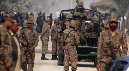 Pakistanda silahlılar 450 qatar sərnişini girov götürüb