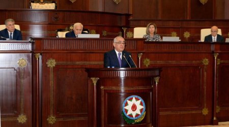 Əli Əsədov Paralamentdə hesabat verir