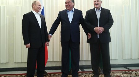 Президенты РФ, Беларуси и Таджикистана проводят неформальную встречу