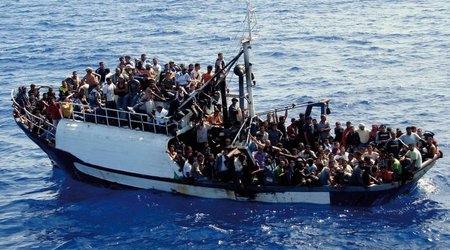İtaliyada gəmi qəzaya düşüb, ölən və itkilər var