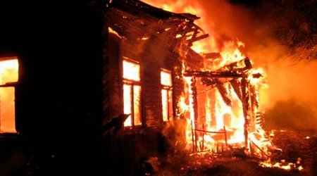В Шамкире произошел пожар в четырехкомнатном доме