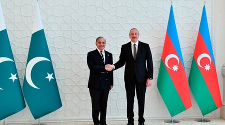 Ильхам Алиев поздравил премьер-министра Пакистана Шахбаза Шарифа