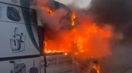 На внешней кольцевой дороге в Ясамале сгорел грузовой автомобиль