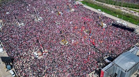 Türkiyədə İmamoğluya görə 2,2 milyonluq mitinq