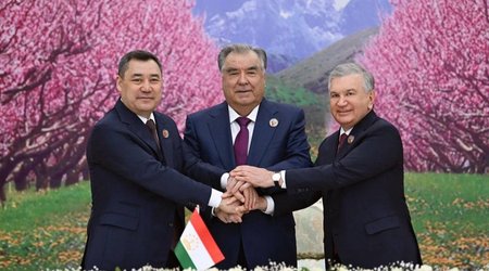 Президенты Узбекистана, Таджикистана и Кыргызстана открыли стелу Дружбы