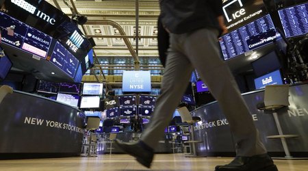 Биржи отреагировали падением на пошлины для Китая в 104%