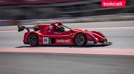 Автомобиль Bakcell под номером 55 на престижных гонках - видео