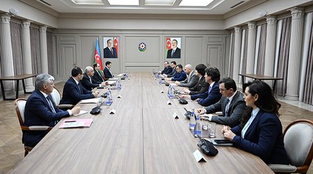 Əli Əsədov moldovalı həmkarı ilə görüşüb