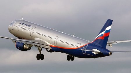 Российский самолет сломался в воздухе