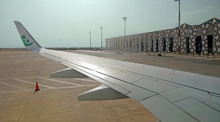 В Марокко самолет приземлился за пределами ВПП, пострадали члены экипажа