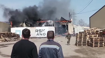 На складе в приморском городе Лесозаводске произошел мощный взрыв