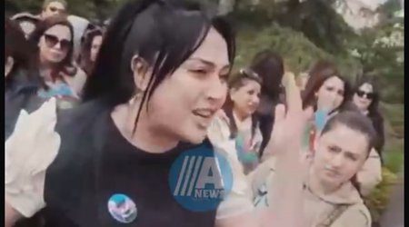 Bakıda sertifikasiya imtahanından kəsilən müəllimlər etiraz aksiyası keçirirblər- VIDEO