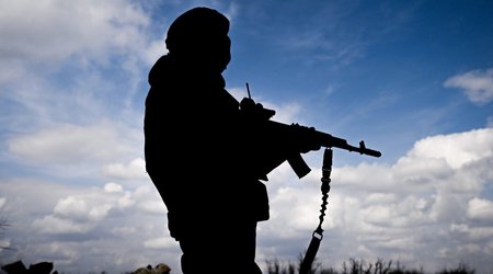 100 российских военных пытались сбежать из части