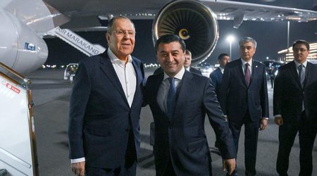 Lavrov Özbəkistana səfər edib