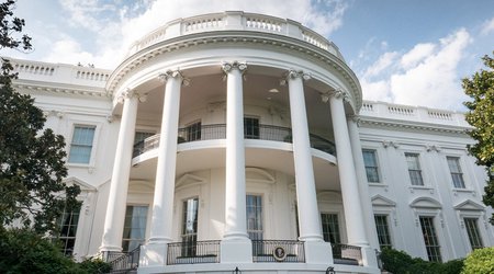 Маск и министр финансов устроили словесную перепалку при Трампе
